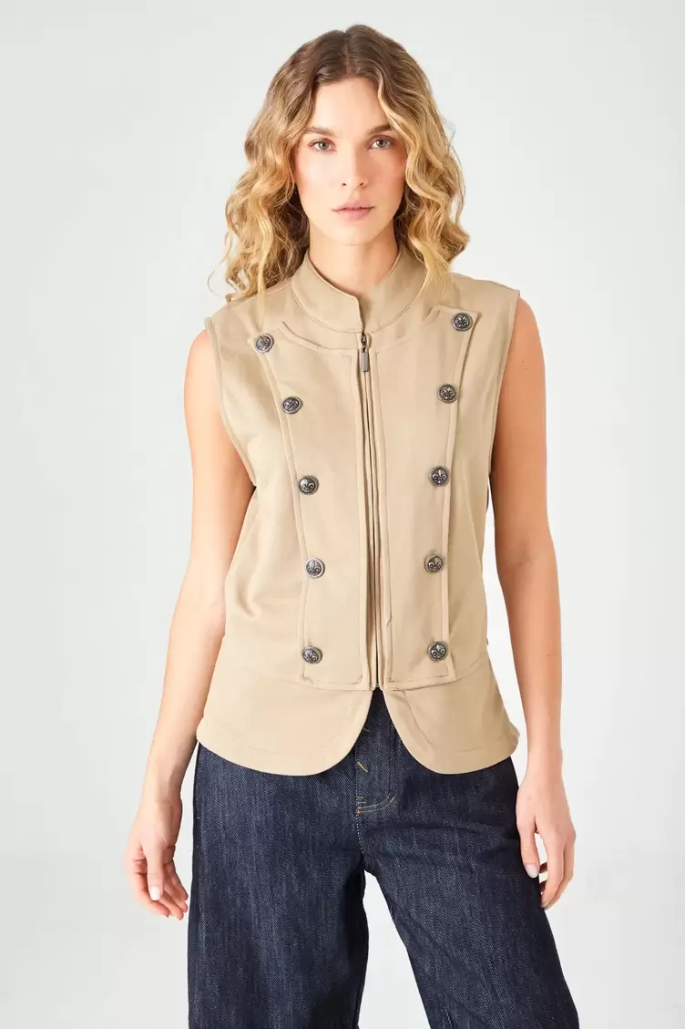 Chaleco fit recto con doble hilera de botones metálicos en tejido beige para mujer
