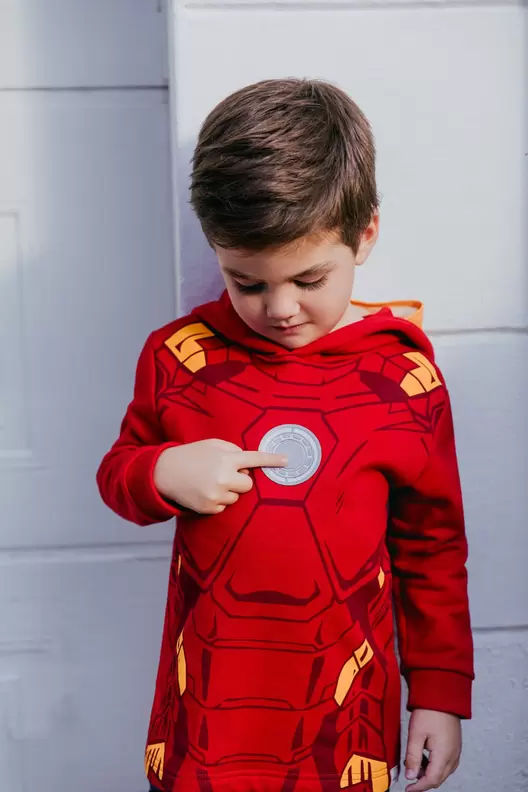 Camiseta manga larga con capucha para niño inspirada en Iron Man