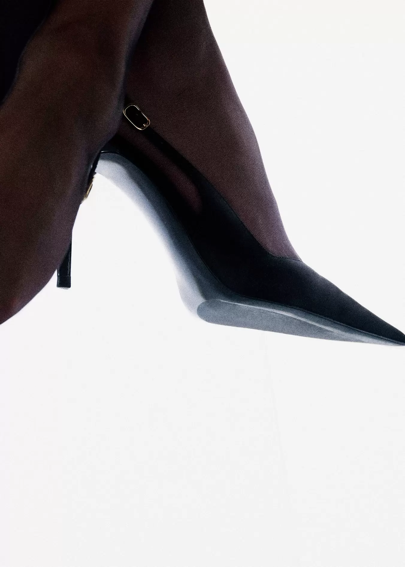 Stiletto heel shoe with buckle