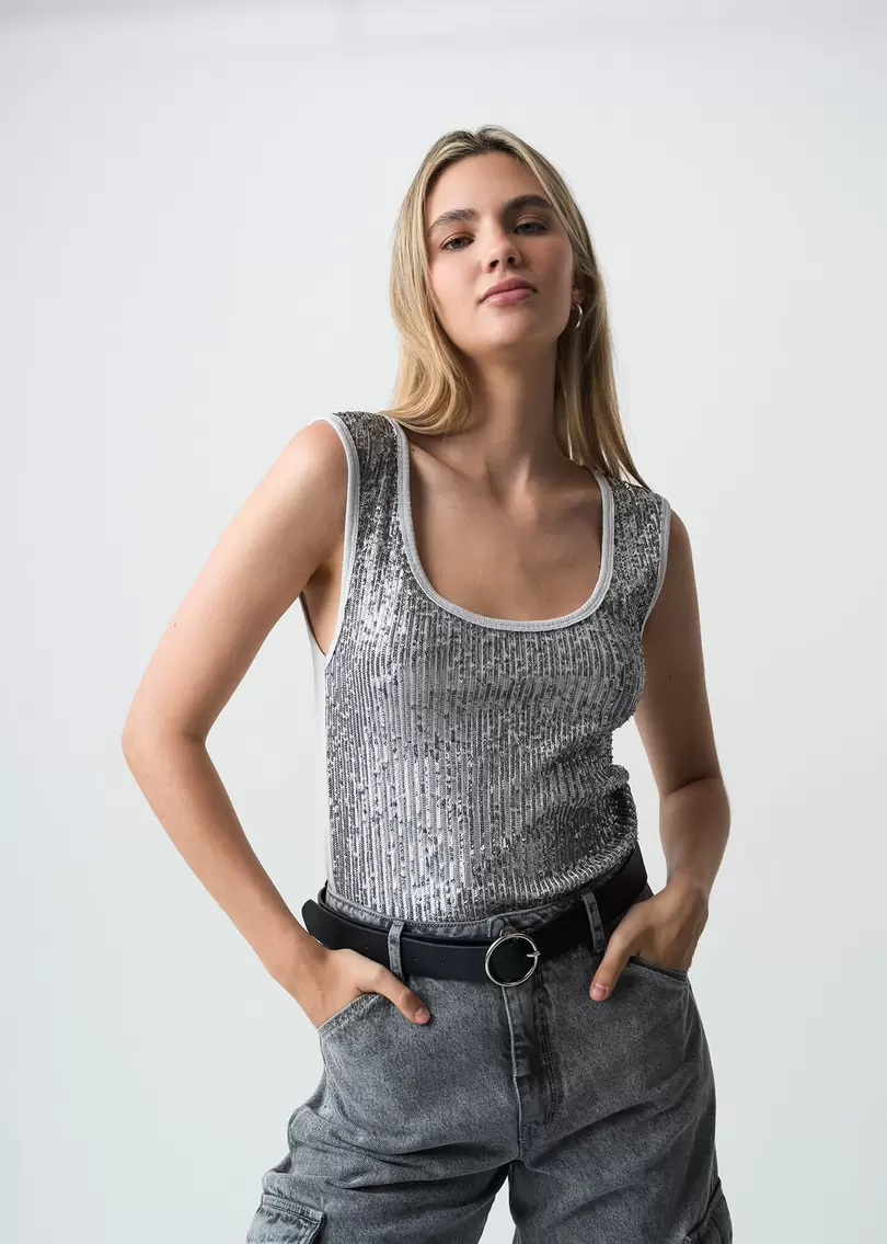 Camiseta manga sisa con lentejuelas