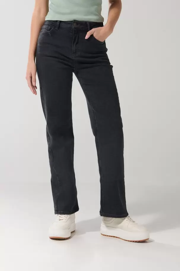 Jean tiro alto straight leg azul oscuro con bota recta