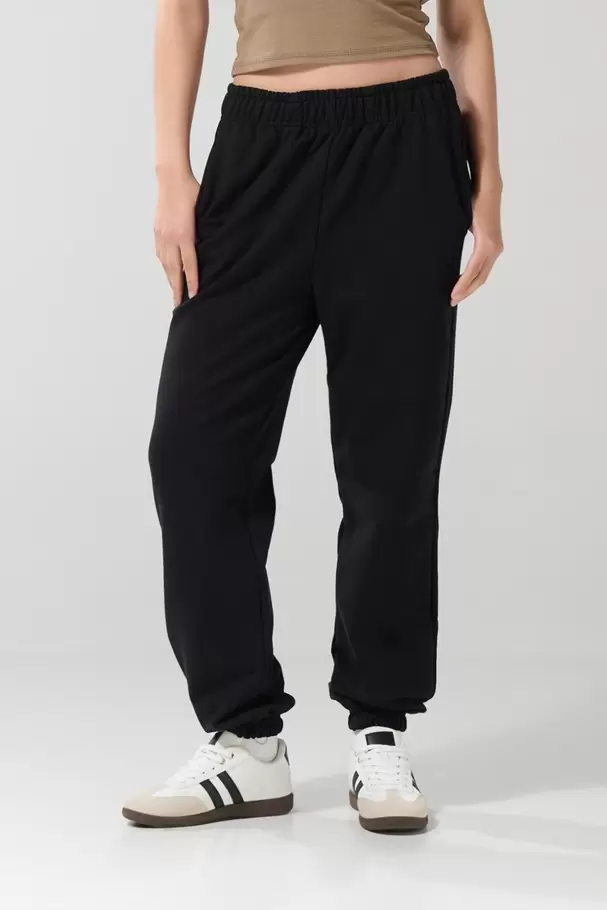 Pantalón jogger unicolor con 2 bolsillos laterales