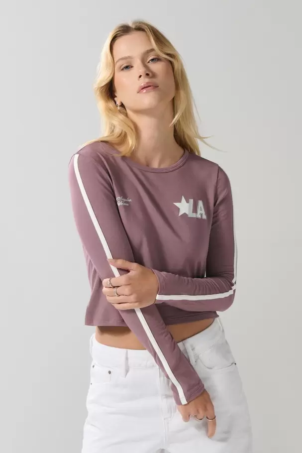 Camiseta lila oscura manga larga con diseño college