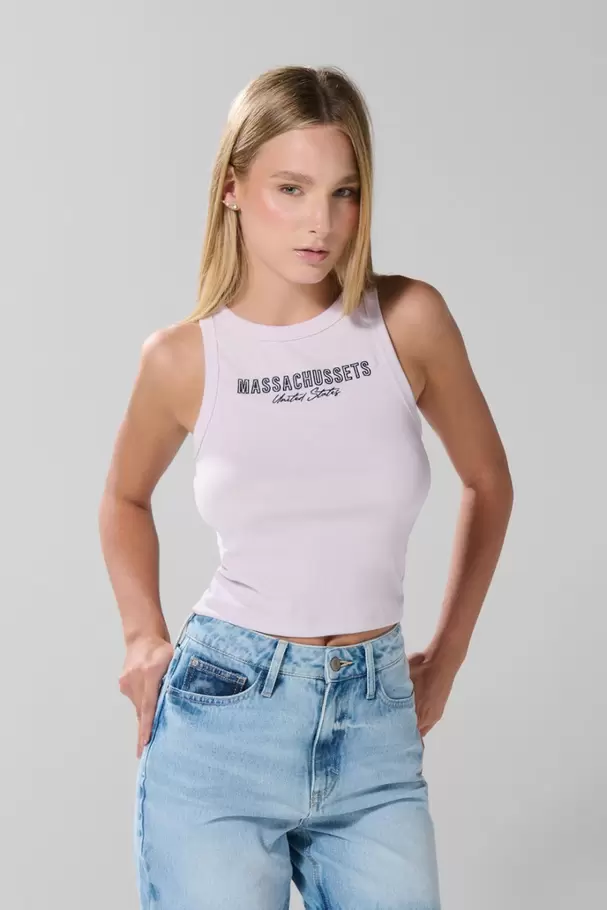 Camiseta manga sisa lila clara con estampado college