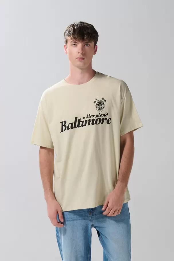 Camiseta kaki clara oversize manga corta college