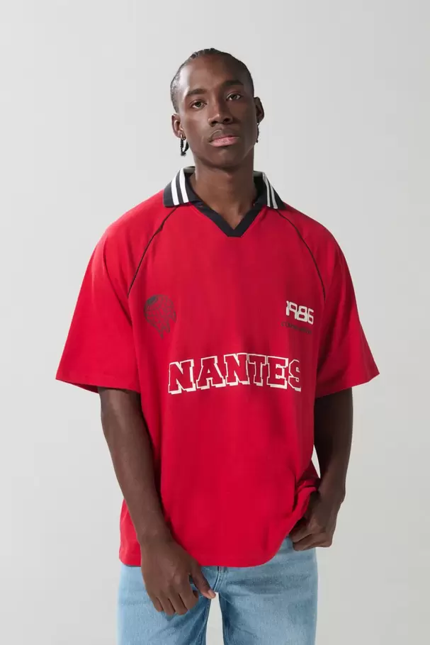 Camiseta oversize roja college con manga ranglan corta