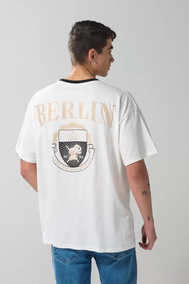 Camiseta manga corta oversize crema con estampados college