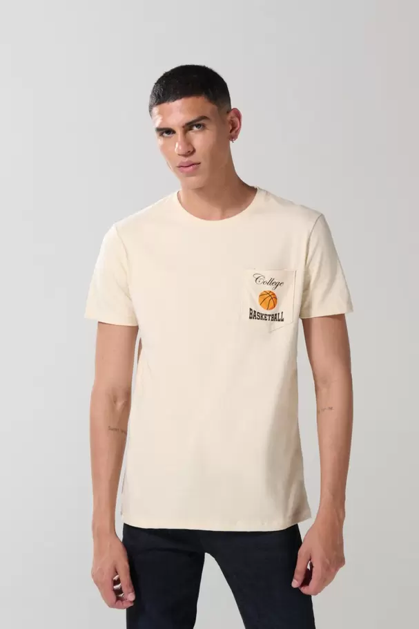 Camiseta college kaki con manga corta y bolsillo