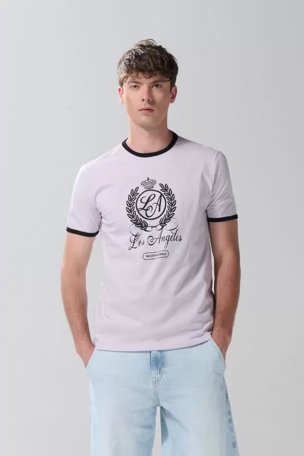 Camiseta manga corta lila college con contrastes negros