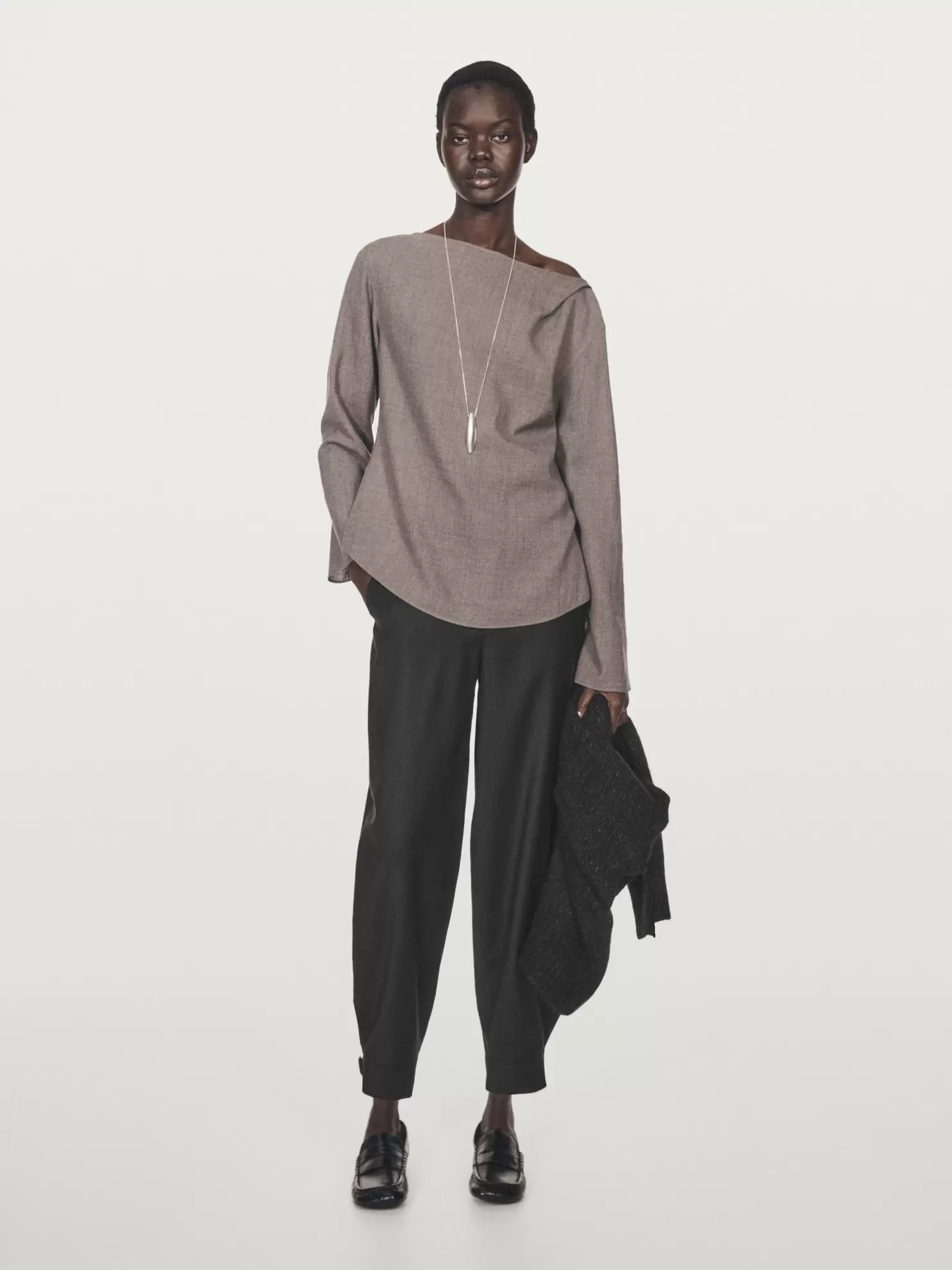 Blusa cuello barco con lana