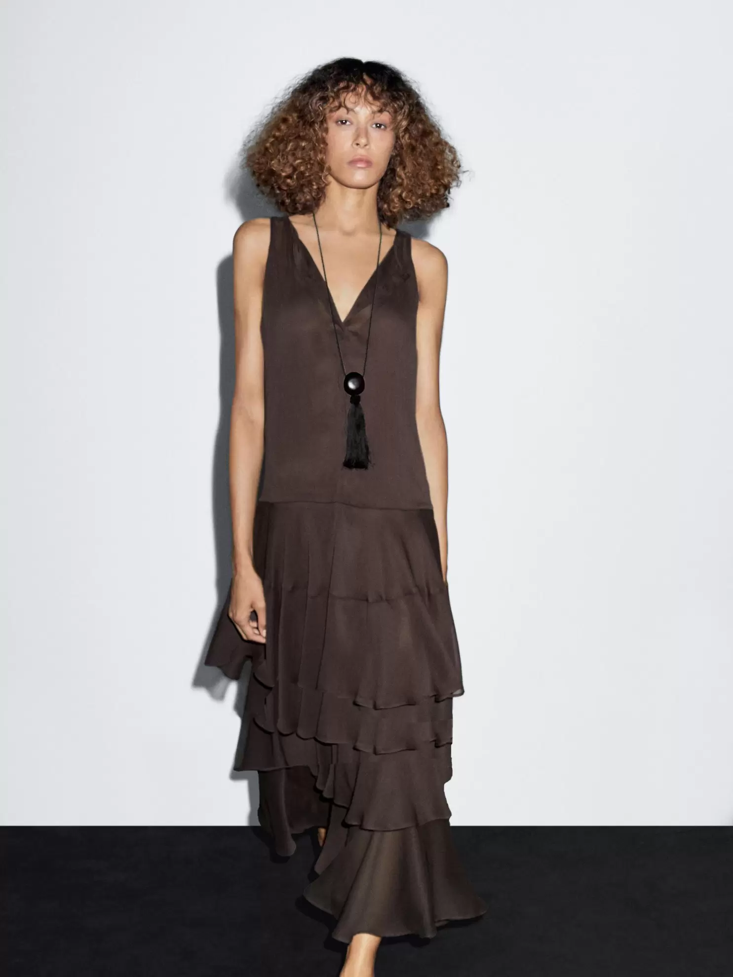 Vestido largo fluido volantes