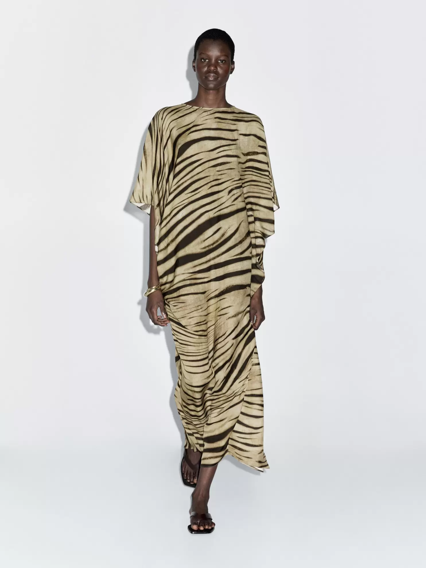 Vestido largo tipo túnica animal print