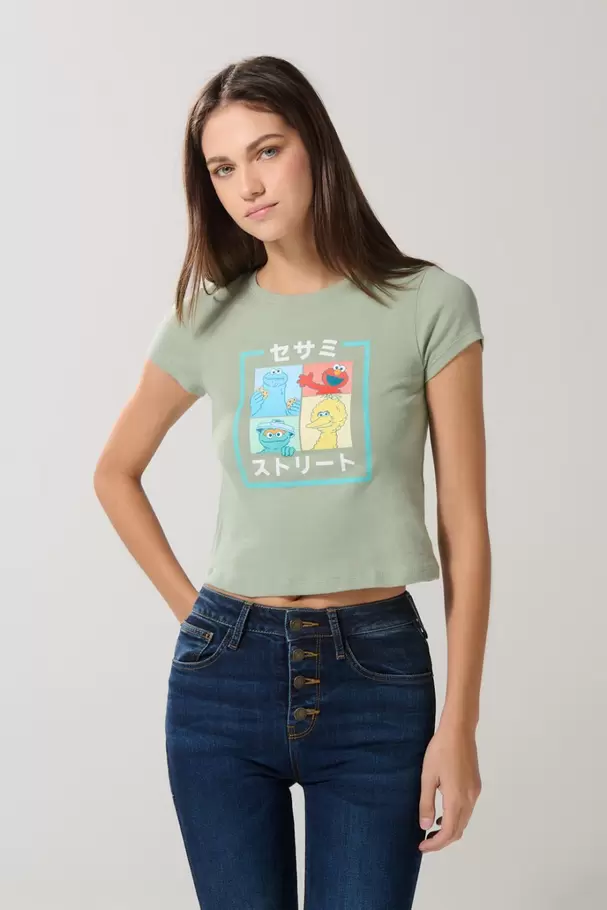 Camiseta de Plaza Sésamo en rib verde con cuello redondo
