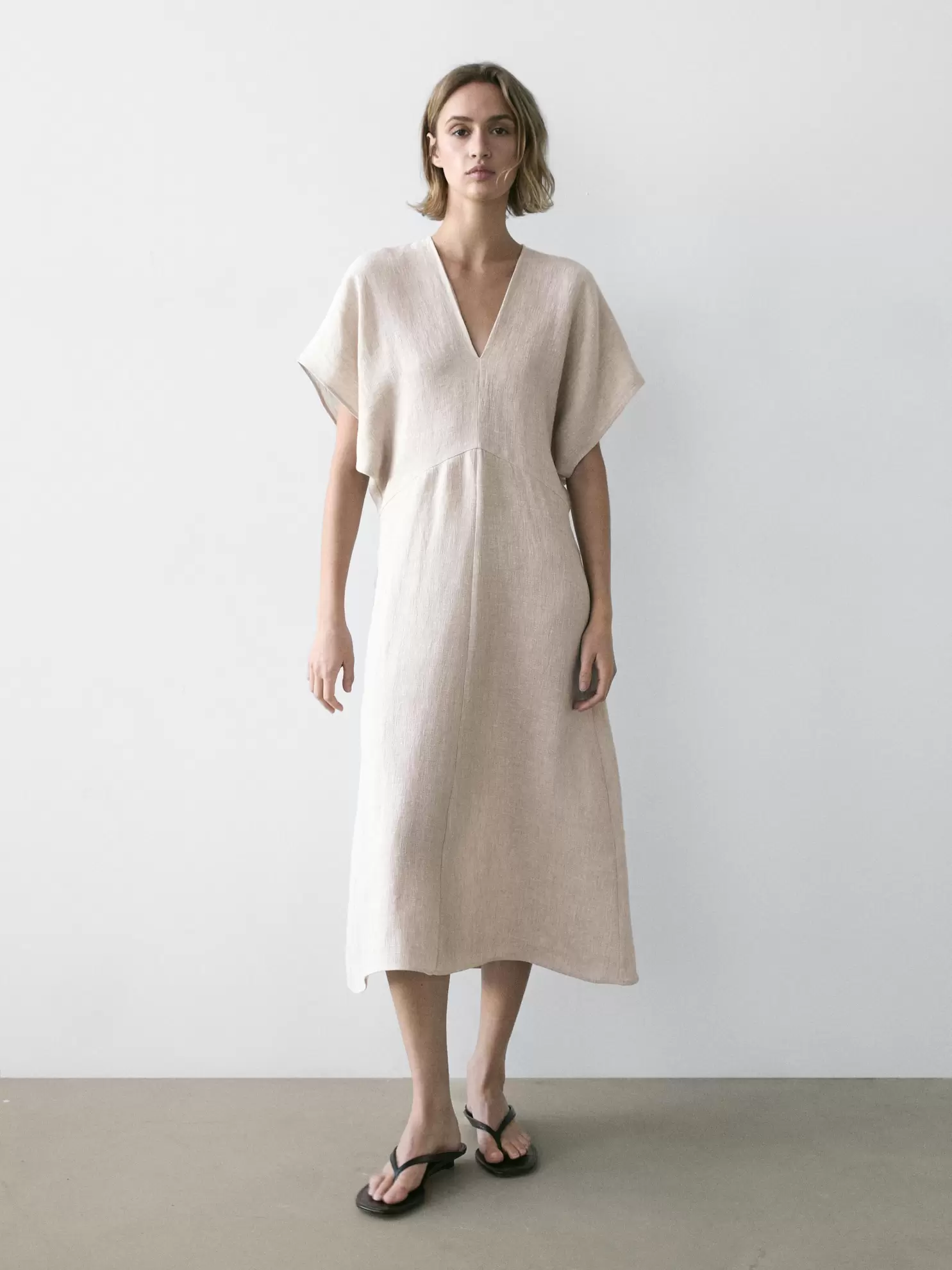 Vestido midi ligero manga corta lino