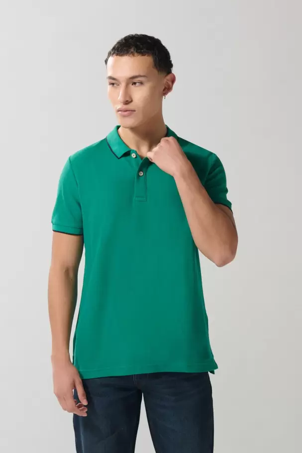 Camiseta polo unicolor con doble botón y manga corta