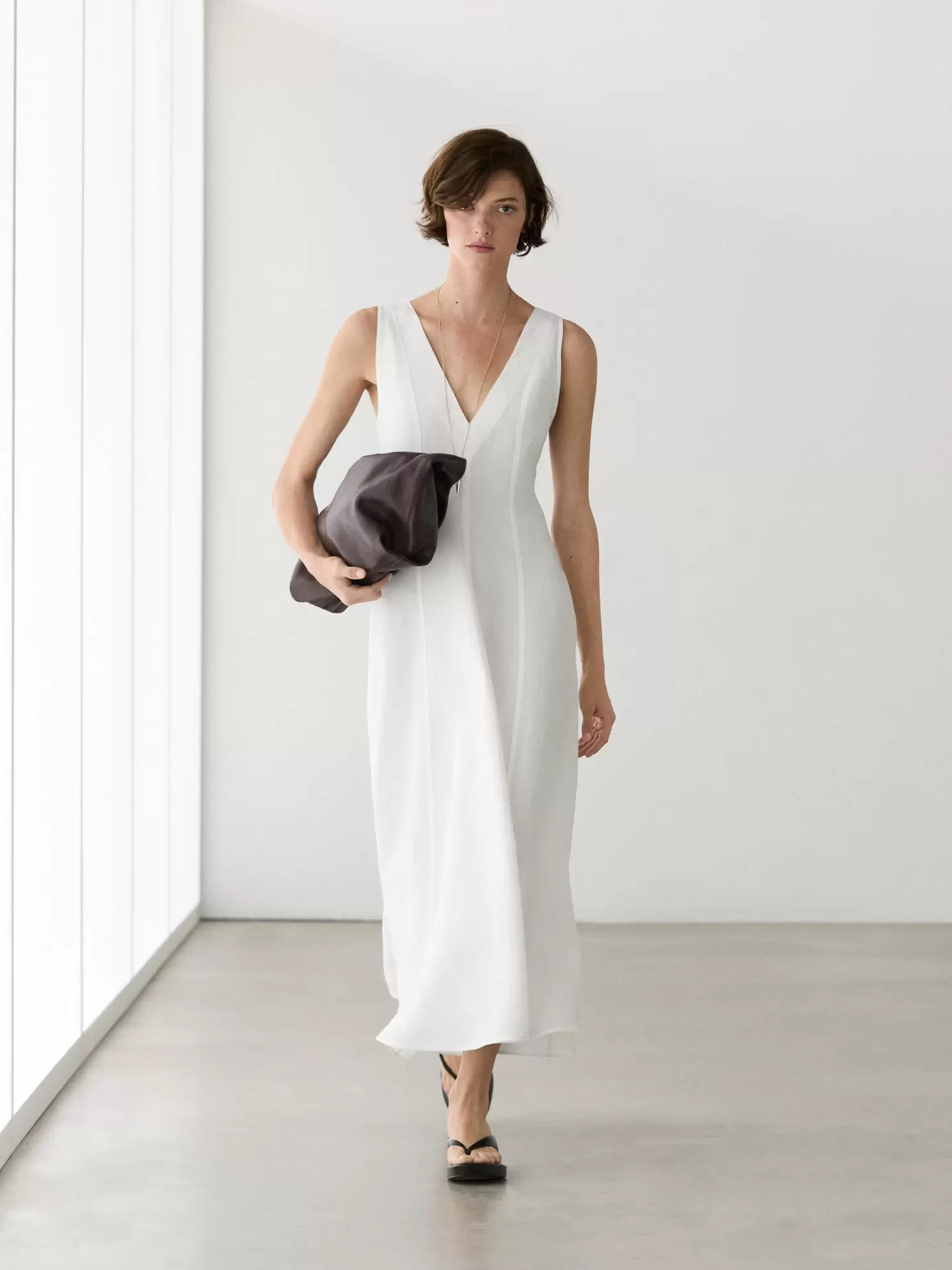 Vestido midi fluido con lino