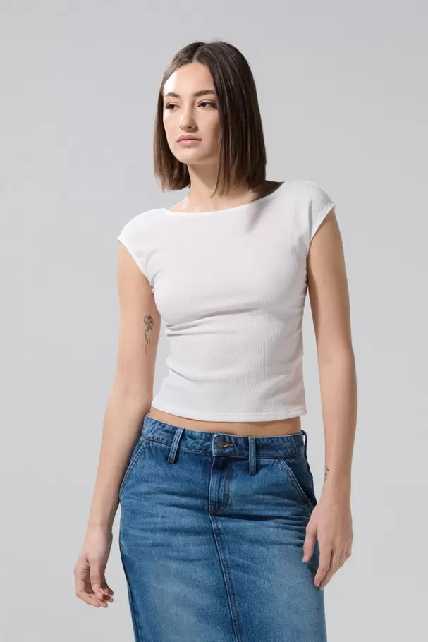 Camiseta unicolor manga corta con escote en espalda