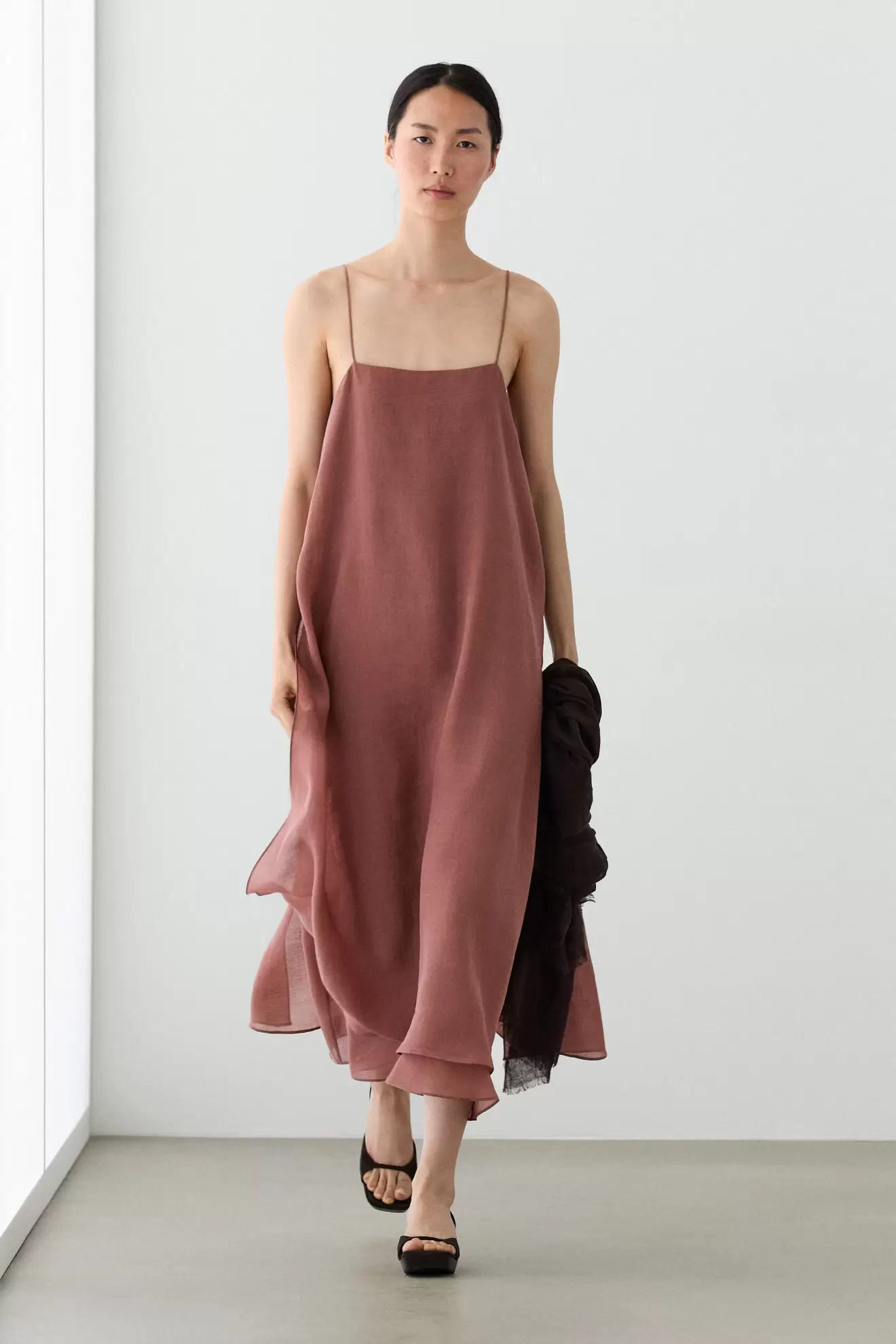 Vestido midi fluido doble capa