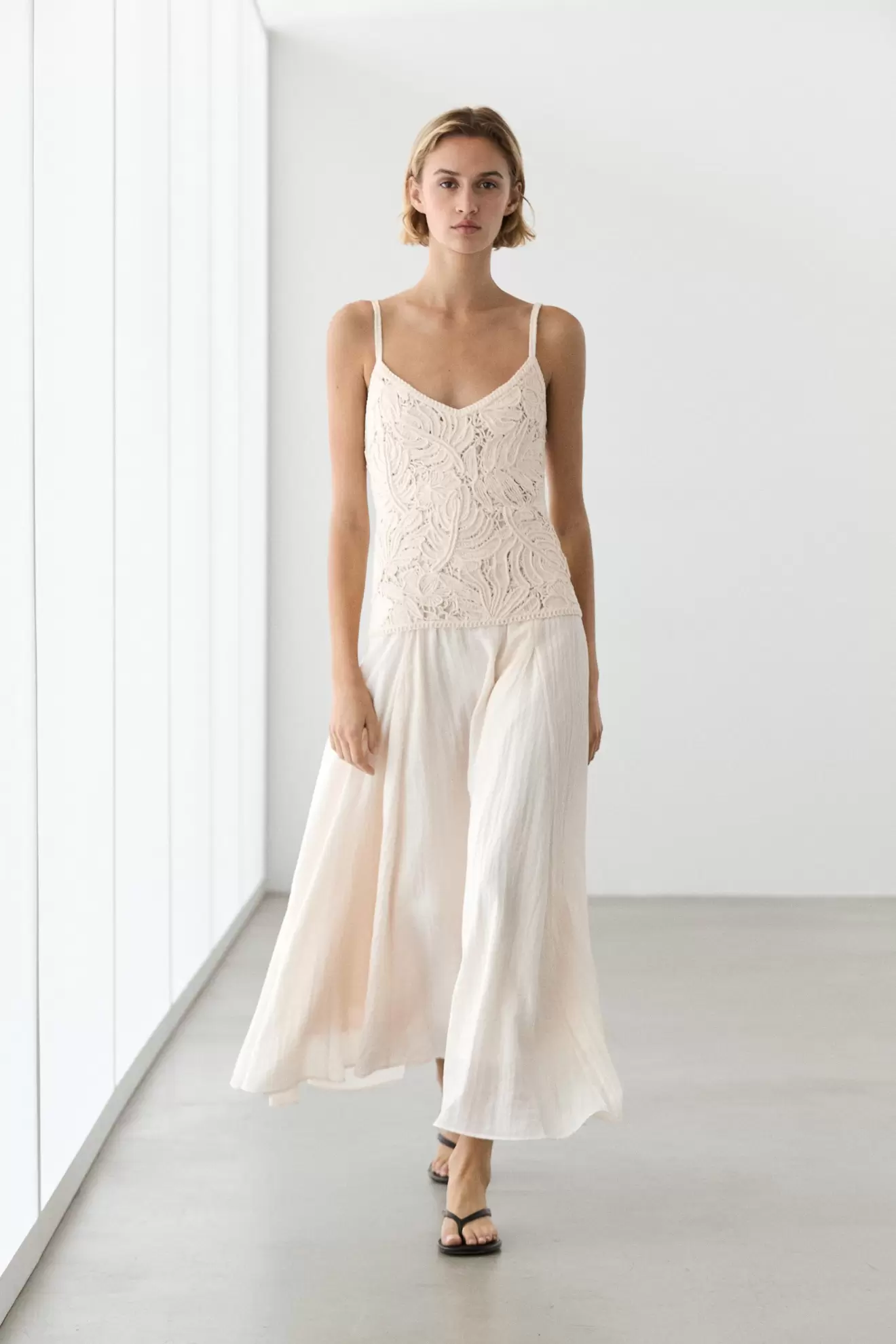 Vestido largo combinado detalle crochet