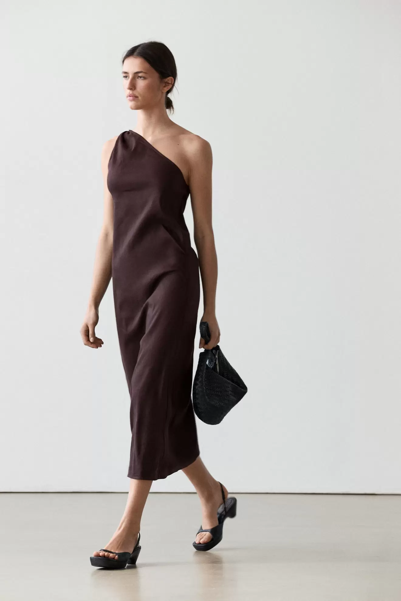 Vestido asimétrico mezcla lino
