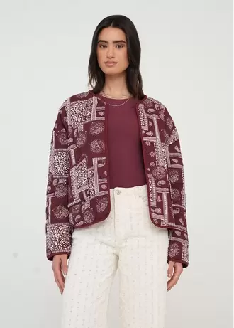 Chaqueta de botones con arabescos