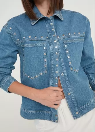 Chaqueta con taches