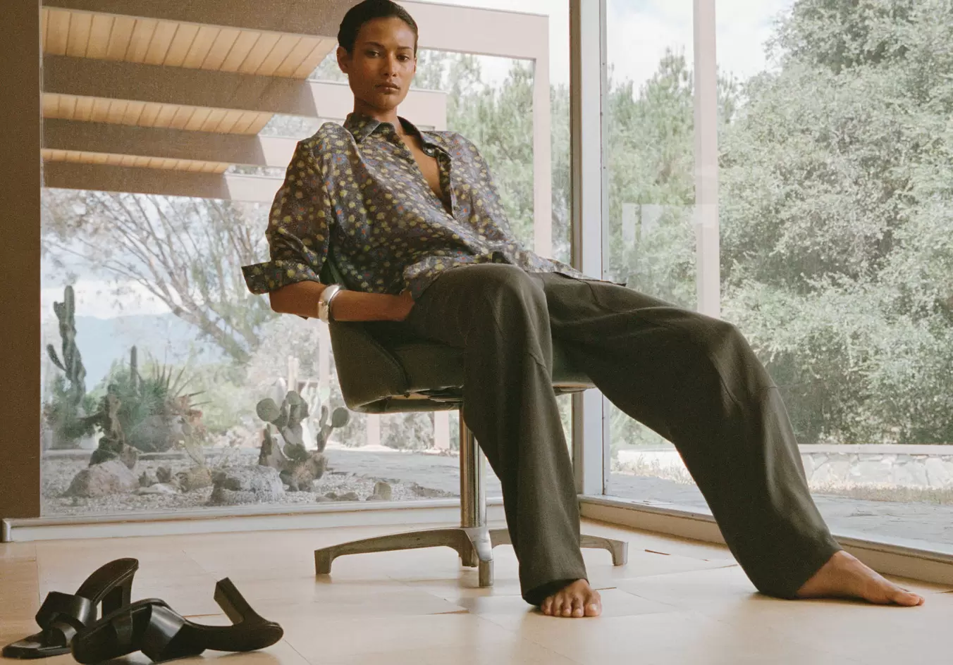 Pantalón traje recto detalles costuras