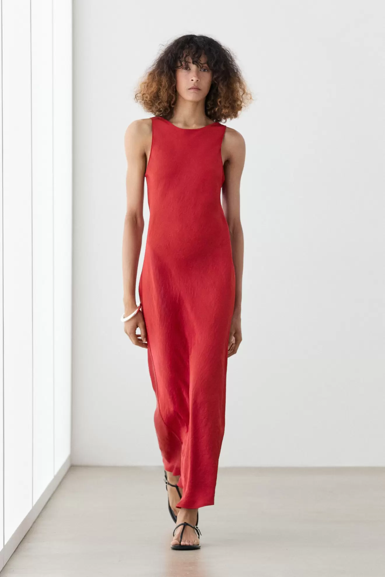Vestido midi fluido satén
