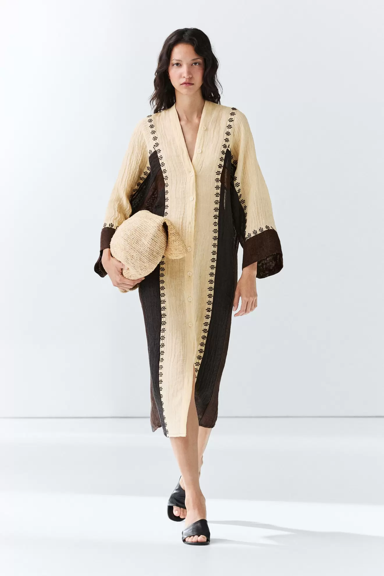 Vestido kaftan detalle bordados mezcla lino