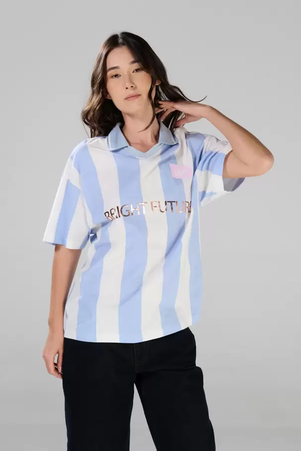 Camiseta oversize crema college con rayas y cuello polo