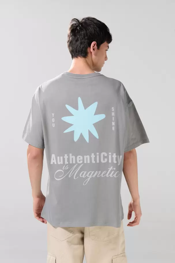 Camiseta unicolor oversize manga corta con textos estampados