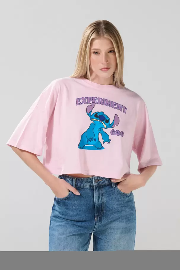 Camiseta rosada oversize crop top con arte de Lilo y Stitch