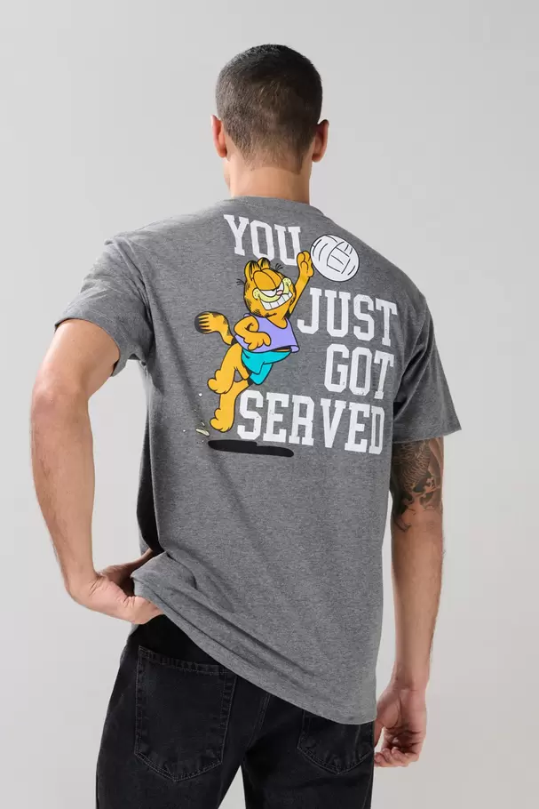 Camiseta gris intensa manga corta con artes de Garfield