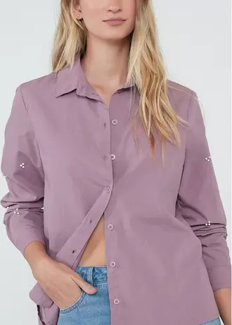Camisa clásica con mini perlas