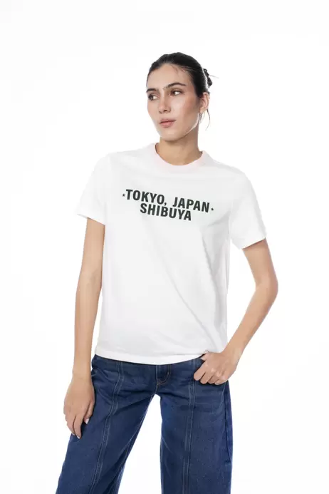 Camiseta college crema clara con cuello redondo rosado