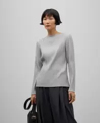 Camiseta entallada tejido plisado mujer