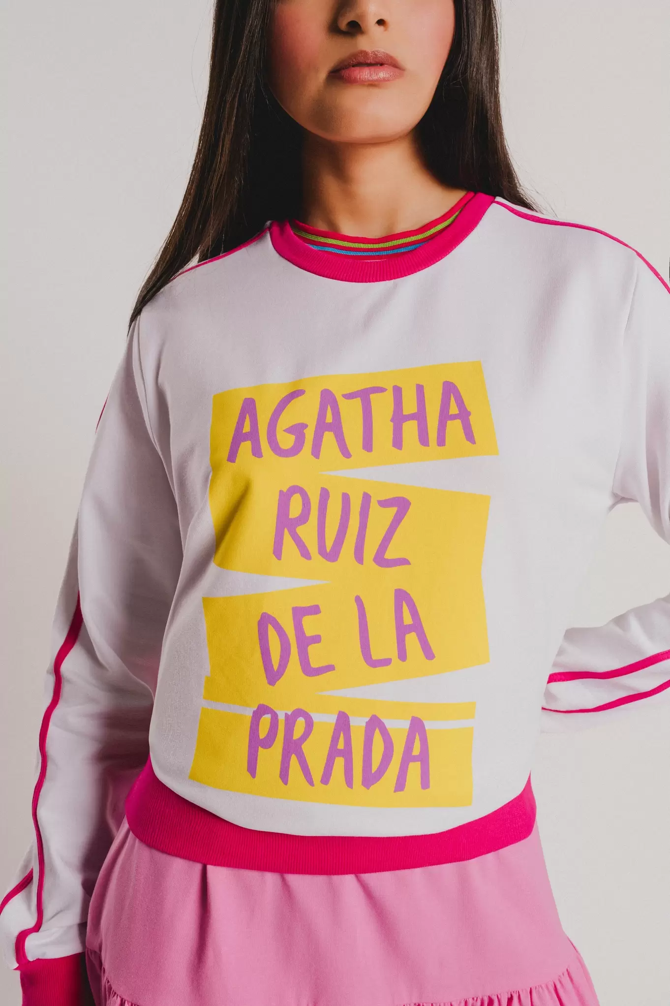 SUDADERA BLANCA ETIQUETAS ARP
