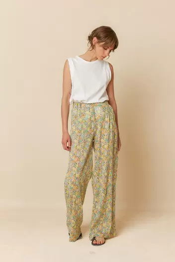 PANTALÓN ANCHO PINZAS