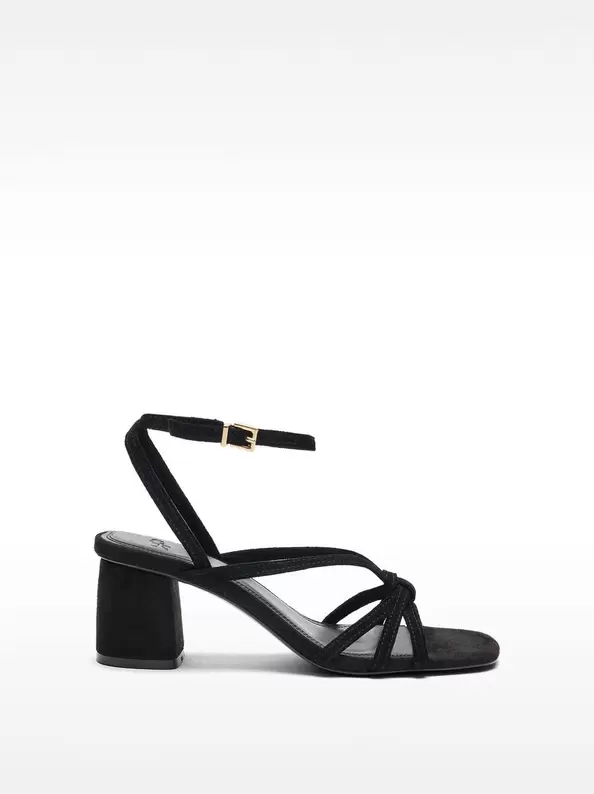 Leather sandals with straps