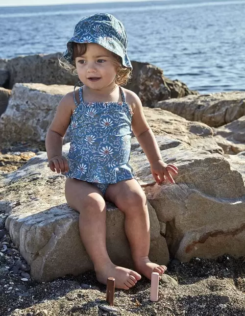 Bañador estampado flores con volante azul claro