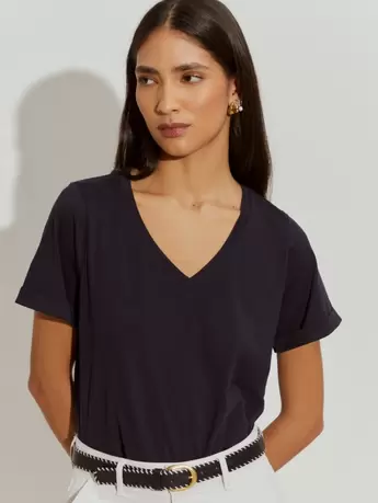 V-neck t-shirt