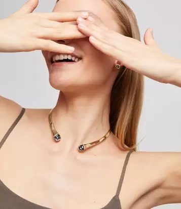 Necklace with black crystal