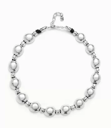 Beaded necklace with larger central bead