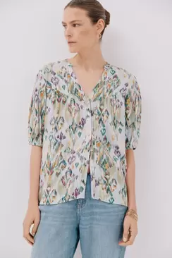 Short-sleeved blouse