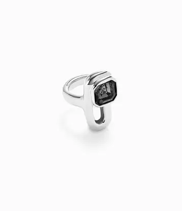 Ring with black crystal