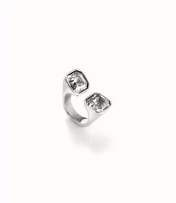Ring with white crystal