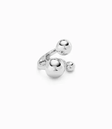 Ring with three bubble-shaped beads