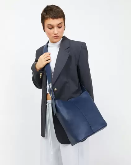 Bolso de bandolera con asa regulable