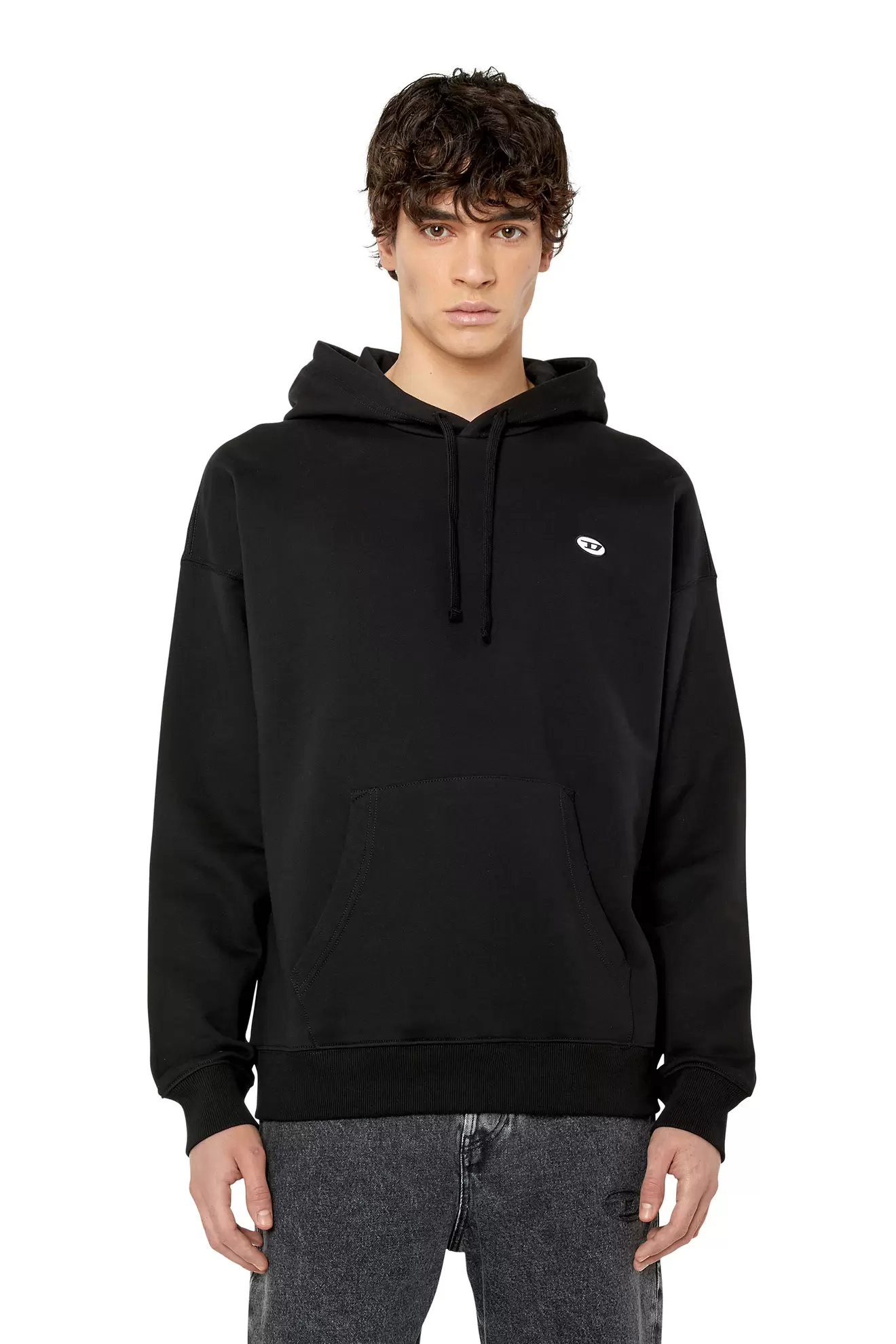 Sudadera con capucha con parche oval D