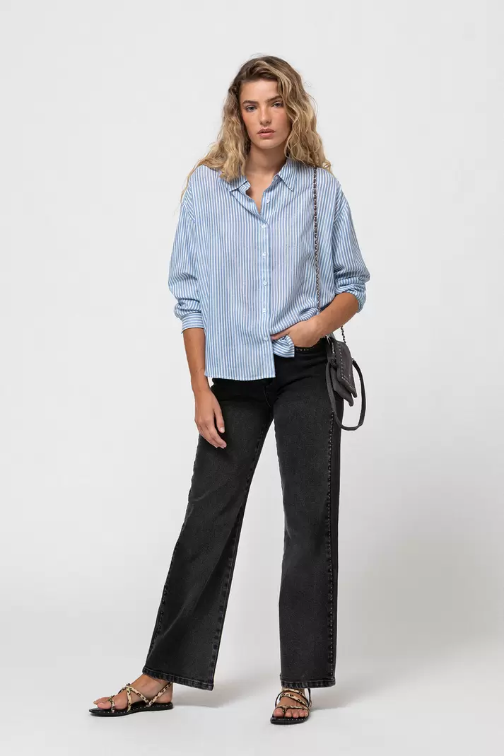 JEANS RECTOS TACHUELAS